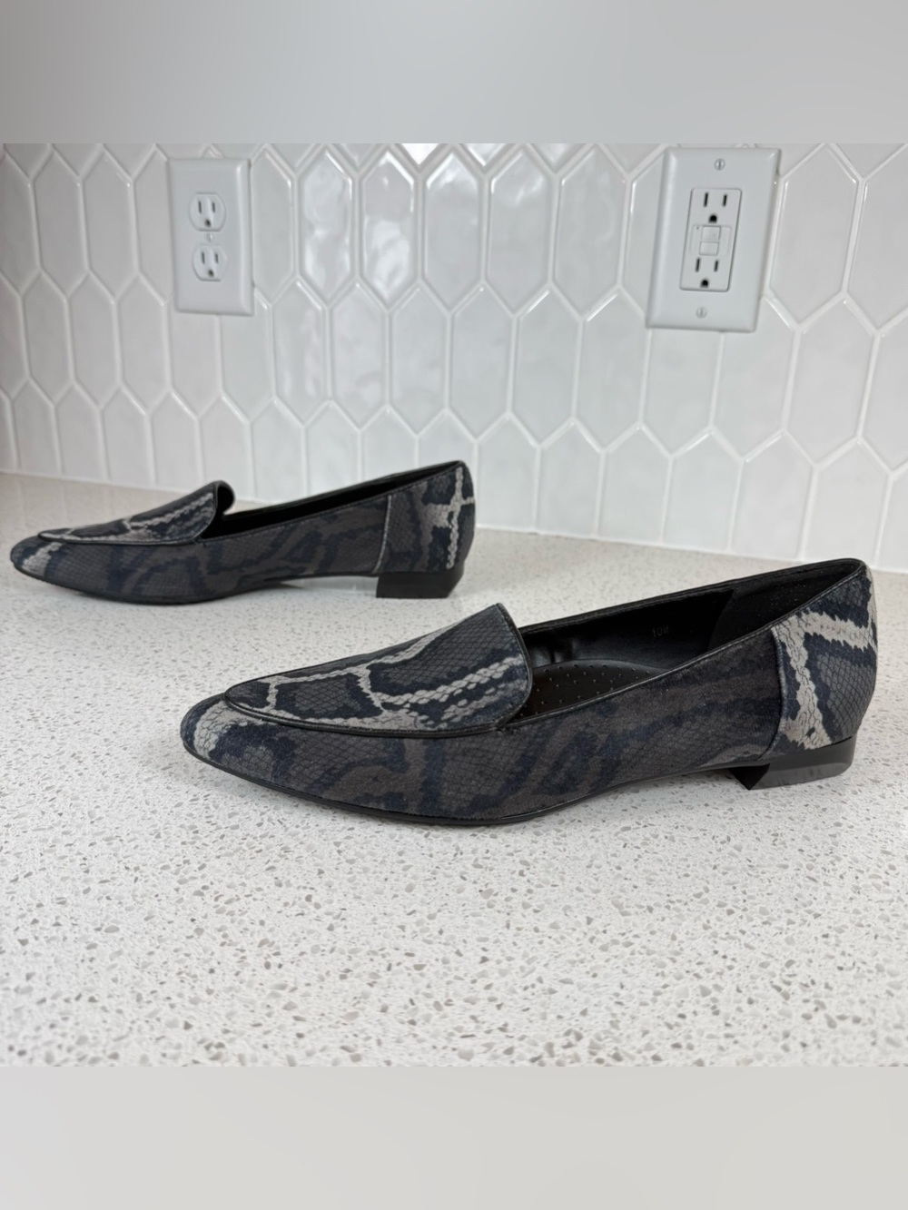 VANELi Kelvin Slip On Velvet Snake Print Loafer Flats Size 10M